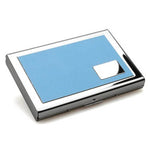 Porte carte bancaire rigide avec carré de cuir bleu.
