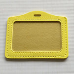 Porte carte bancaire horizontal en cuir jaune.