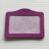 Porte carte bancaire horizontal en cuir violet.