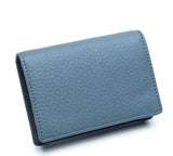 Porte carte bancaire pour femme en cuir bleu.