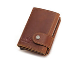 Porte carte en cuir marron pour homme.