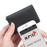 Le produit fermé et un portable est au-dessus pour indiquer que la fonction RFID marche.