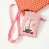 Porte carte pour femme avec tour de cou en cuir rose.