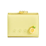 Porte carte en cuir jaune avec des citrons.