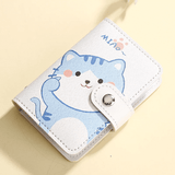 Porte carte en cuir avec un imprimé kawaii d'un chat bleu qui fait un joli sourire.