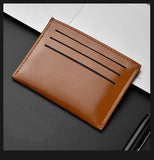Porte carte minimaliste en cuir couleur café.