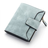 Porte cartes portefeuille en cuir bleu clair.