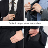 Quatre images montrent des hommes qui rangent le porte-cartes dans leurs poches.