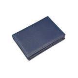 Porte-cartes bancaire pour femme en cuir bleu.