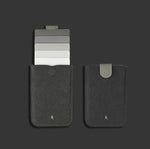 Porte-cartes avec intérieur gris et cuir noir.