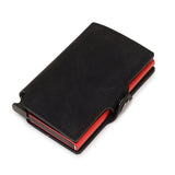 Porte-cartes de crédit cuir noir et boîte métallique rouge.